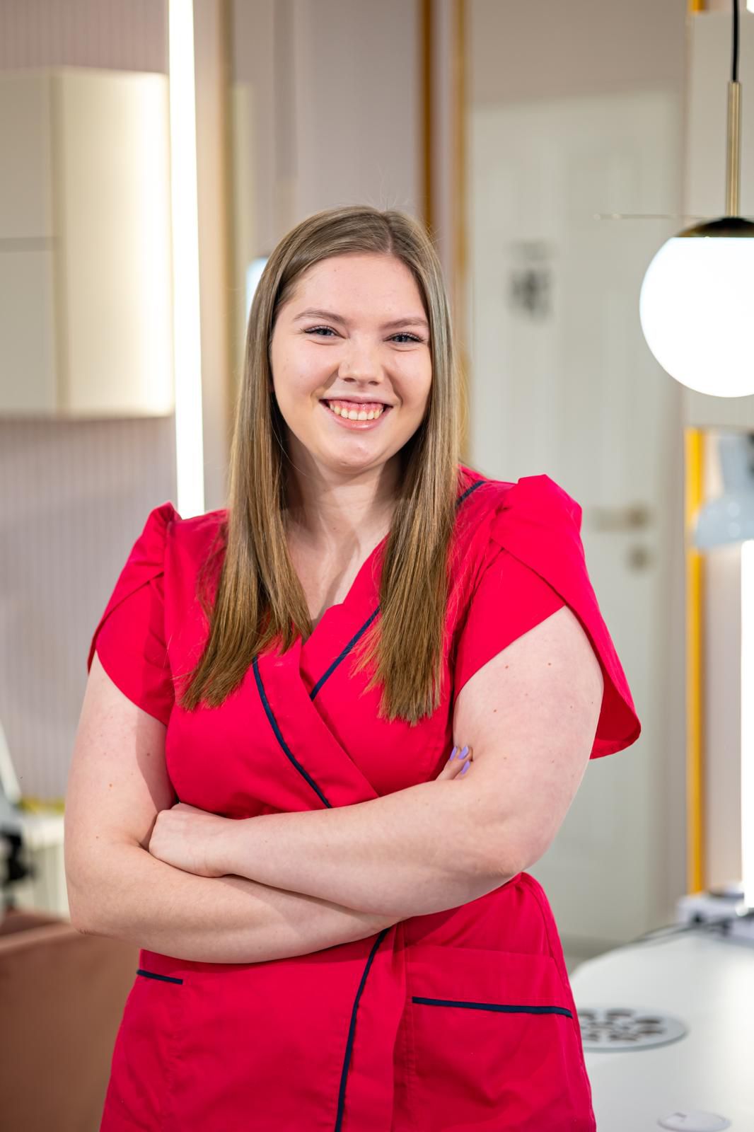 Raluca, tehnician de unghii